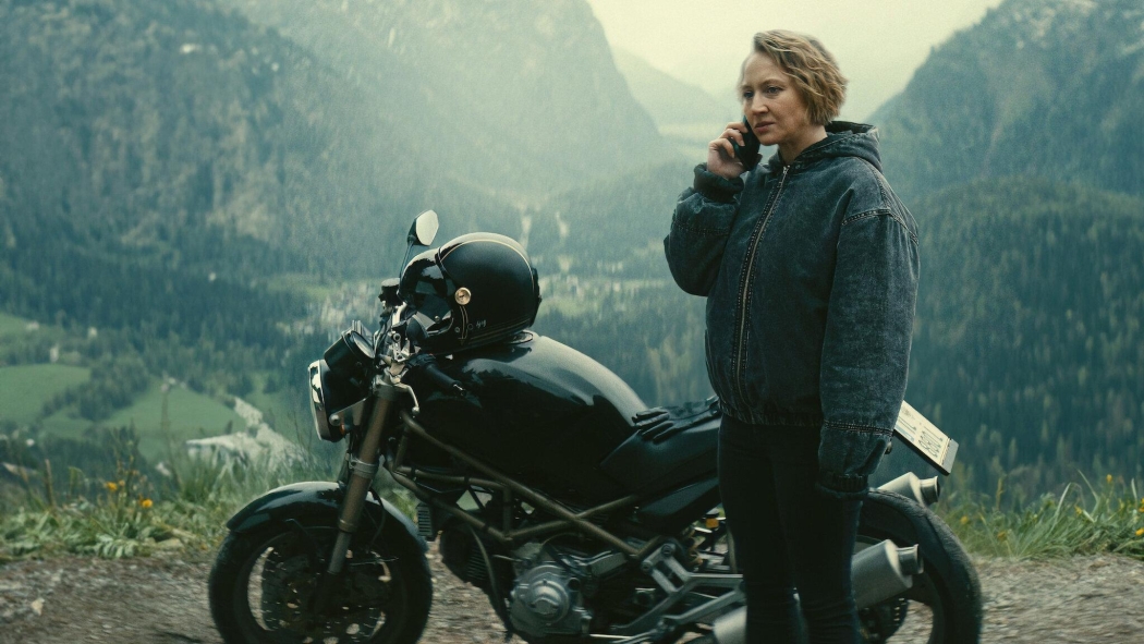 Ölüme Eş 1. Sezon 1. Bölüm izle